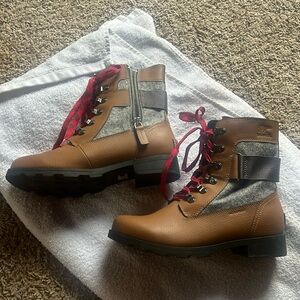 Sorel tan boots youth size 5